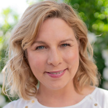 Why You Should Seriously Consider Updating Your Business Headshots Every 2 Years